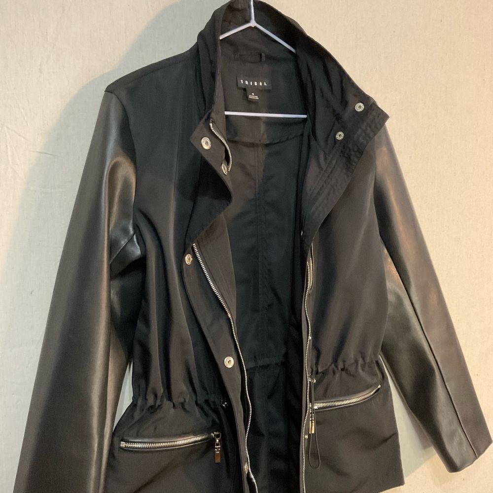 🇨🇦Tribal Black jacket , women’s small
Excellent Condition